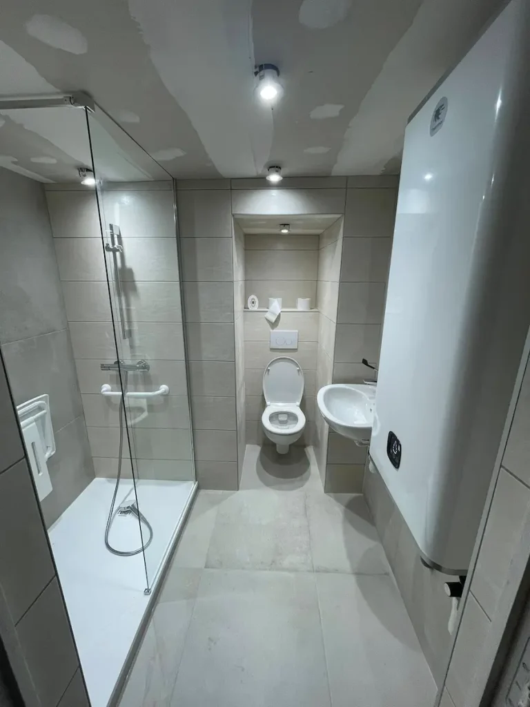 Salle de bain PMR Chatte