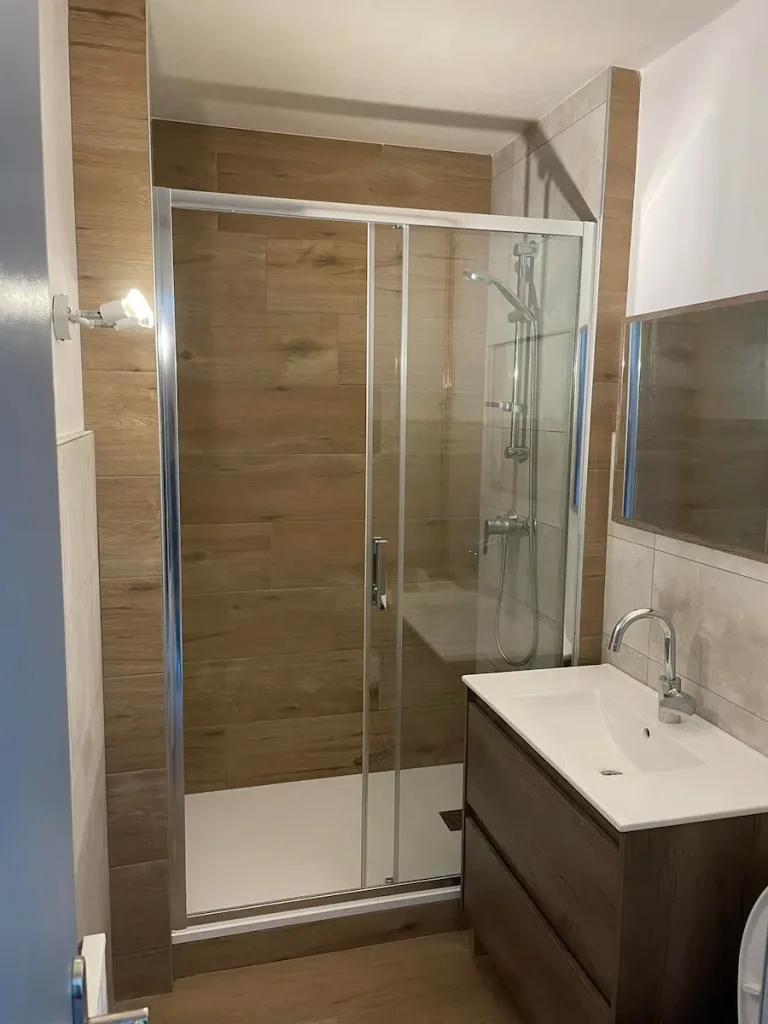 sol et douche carrelé